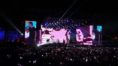 .فرقة كايروكي تشعل حفل الجامعة البريطانية في مصر للترحيب بالطلاب الجدد 