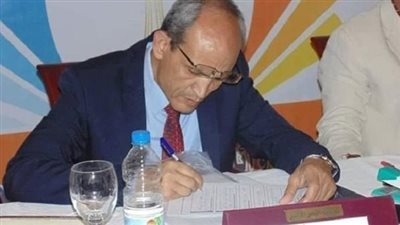 مستشار الأحياء الأسبق: الامتحان يعكس سيطرة أحد أعضاء اللجنة علي باقي الأعضاء