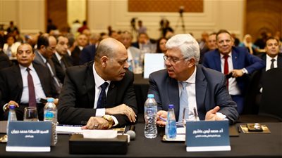 رئيس جامعة الزقازيق يشارك بورشة عمل بعنوان 