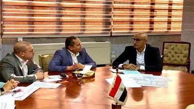 وزير التربية والتعليم يعقد اجتماعًا مع قيادات هيئة الأبنية التعليمية لمناقشة حلول لمشكلة الكثافة الطلابية في الفصول