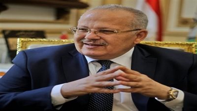 وزير التعليم العالي يكرم رئيس جامعة القاهرة خلال اجتماع المجلس الأعلى للجامعات