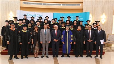 وزير التعليم العالي يشارك محافظ الجيزة في احتفال جامعة مصر للعلوم والتكنولوجيا بتخريج دفعة جديدة من طلابها