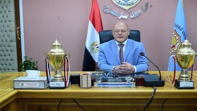 رئيس جامعة سوهاج يحتفي بالطلاب الفائزين فى مهرجان العالم علمين والمسابقة المصرية للبرمجة