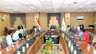 رئيس جامعة المنصورة يلتقى مع الطلاب المقبولين فى برنامج المنح الجامعية