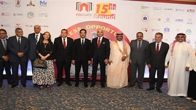 رئيس جامعة عين شمس يفتتح جناح الجامعة بالمعرض الدولي للتعليم العالي والتدريب EduGate