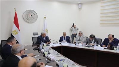 وزير التعليم العالي يناقش استعدادات الجامعات الأهلية للعام الدراسي الجديد