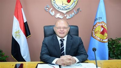 رئيس جامعة سوهاج يتابع تسكين الطلاب بالمدن الجامعية ويؤكد توفير بيئة مريحة