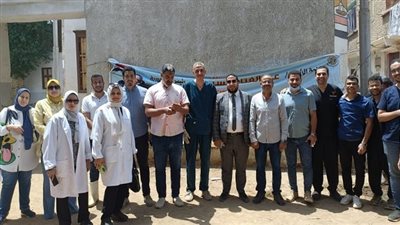 جامعة سوهاج تنطلق بقافلتها البيطرية المجانية لتقديم العلاج والرعاية للحيوانات في قرية أولاد عزاز