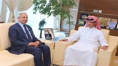 الأكاديمية العربية للعلوم والتكنولوجيا وزارة المواصلات القطرية تستعرضان فرص تعزيز التعاون في النقل واللوجستيات