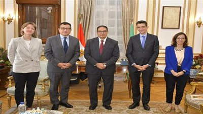 رئيس جامعة القاهرة يناقش تعزيز التعاون البحثي والأكاديمي مع الجامعات الفرنسية