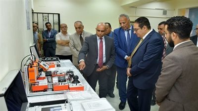 رئيس جامعة القاهرة يفتتح معملي الذكاء الاصطناعي والروبوتات وإنترنت الأشياء لتعزيز البحث ودعم الابتكار