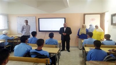 وكيل وزارة التربية والتعليم بمطروح يتفقد مدارس حي الشروق لضمان الجاهزية