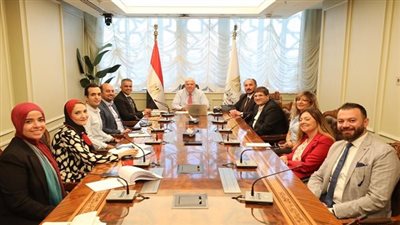 وزير التعليم العالي يناقش التحضيرات النهائية لمسابقة قادة الأنشطة الطلابية وبرنامج قادة الهندسة