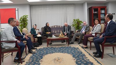 تعاون بين جامعة عين شمس وجامعة إكستر البريطانية بشأن إطلاق برامج دراسية مزدوجة