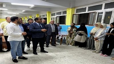 رئيس جامعة بورسعيد يتفقد المدينة الجامعية للطالبات ويستمع للمقترحات