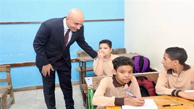 وزير التربية والتعليم يتابع تقليل الكثافات وسد عجز المعلمين خلال زيارته لـ ٦ مدارس بالقاهرة