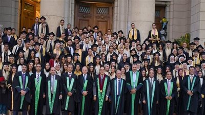 كلية الحقوق جامعة القاهرة تحتفل بتخريج دفعتي 2023 و2024 من قسم اللغة الإنجليزية