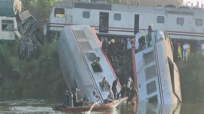 حادث قطار اليوم | انتشال أول حالة وفاة بعد سقوط قطار المنيا في الترعة