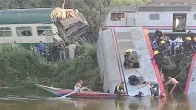 كل ماتريد معرفته عن حادث قطار المنيا وسقوط العربات في الترعة