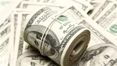 سعر الدولار اليوم السبت يصدم السوق السوداء.. صفقة رأس الحكمة السبب