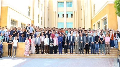 جامعة المنصورة الأهلية تقف دقيقة حداد على أرواح الطلاب ضحايا حادث جامعة الجلالة