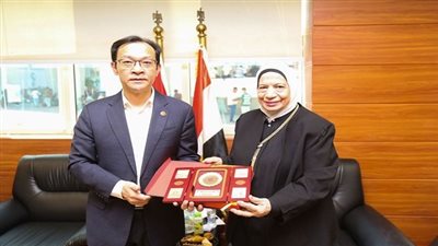 الجامعة المصرية الصينية تستقبل وفدًا من جامعة شنغهاي الصينية لتعزيز التعاون الأكاديمي والعلمي