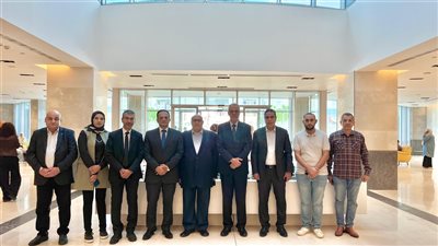 زيارة قيادات التعليم العالي وجامعة الجلالة للطلاب المُصابين بمجمع السويس الطبي