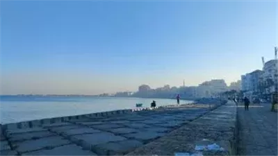 حاله الطقس أجواء معتدلة نهارًا وباردة ليلًا..غدًا