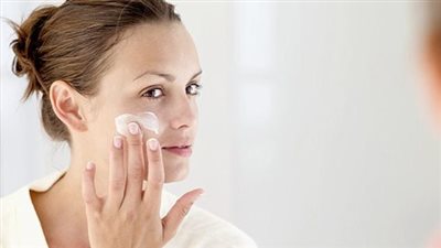 نصائح طبيعية للحصول على بشرة ناعمة في الشتاء