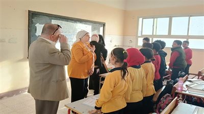 وكيل تعليم القاهرة تواصل جولاتها التفقدية لمتابعة العملية التعليمية