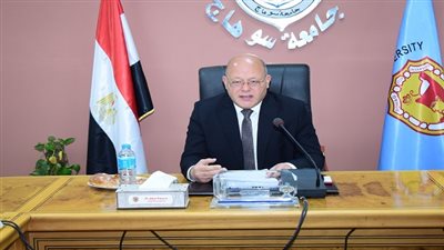 رئيس جامعة سوهاج يعتمد عدد من القرارات الهامة خلال اجتماع مجلس الجامعة