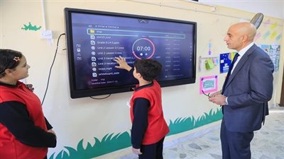 وزير التربية والتعليم يشيد بالمستوى المميز والبيئة النموذجية في المدرسة المصرية اليابانية