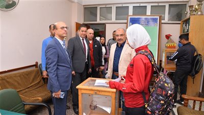 جامعة أسيوط يتفقد انتخابات اتحادات الطلاب بالكليات 