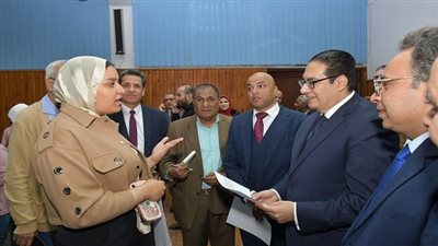 رئيس جامعة القاهرة يتابع مشهد الديمقراطية لانتخابات الاتحادات الطلابية داخل الكليات