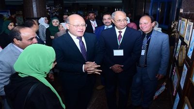 جامعة سوهاج تستعرض إبداعات الطالبات في معرض فني للأعمال الفنية بكلية التربية