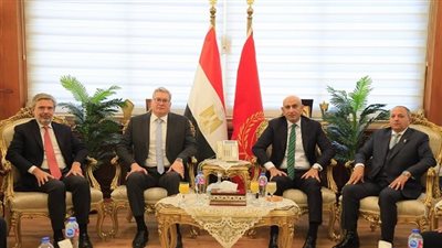 وزير التربية والتعليم يشهد تخريج أول دفعة من مدرسة ظهر للتكنولوجيا التطبيقية ببورسعيد