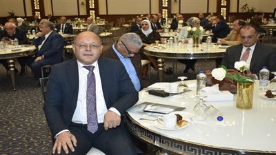 رئيس جامعة سوهاج يشارك في ورشة عمل حول تطبيق السنة التأسيسية في الجامعات الخاصة والأهلية