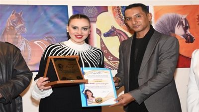 المعرض الدولي للفن التشكيلي يكرم الفنانة إيمان ناجي