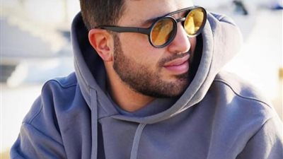 الفنان جاد شويري اشتغلت ويتر فى مطعم واثارة الجدل سبب شهرتى 