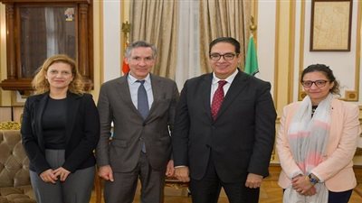 جامعة القاهرة والوكالة الفرانكفونية تبحثان آفاق جديدة للتعاون في التعليم والبحث العلمي