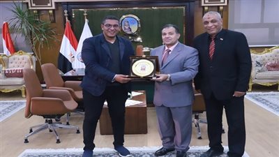 جامعة جنوب الوادي تكرّم صندوق تحيا مصر لدعمه الطلاب بمبادرة دكان الفرحة