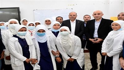 وزيرا التربية والتعليم والعمل يسلمان ٣٦ شهادة تدريب و١٤ عقد عمل لذوي الهمم في مركز قفط