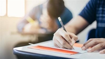 تعليم الجيزة تضبط طالب يؤدي امتحان الشهادة الإعدادية بدلًا من زميله