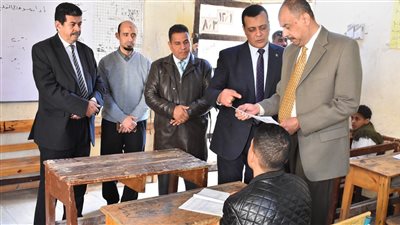 محافظ سوهاج يتابع لجان امتحانات الشهادة الإعدادية ويتفقد غرفة العمليات المركزية بالمديرية