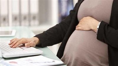 حقوق المرأة العاملة بعد الولادة وفقًا لقانون العمل.. تفاصيل إجازة الوضع وشروطها