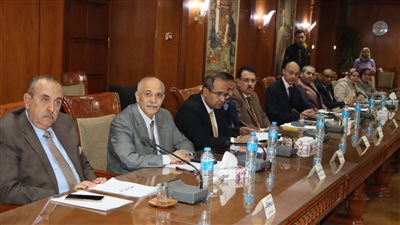 رئيس جامعة المنوفية يتابع الموقف التنفيذي للمشروعات الجارية والمخطط لها