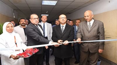 رئيس جامعة أسيوط يفتتح وحدة متطورة لمناظير صدر الأطفال 