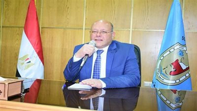 رئيس جامعة سوهاج يكرّم مبدعي الجامعة لمشاركتهم في معرض الكتاب