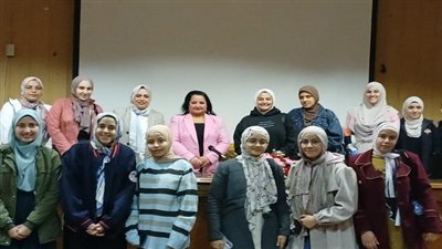 جامعة عين شمس تنظم ندوة حول البصمة الكربونية والتغير المناخي بكلية الألسن