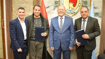 رئيس جامعة سوهاج يوقع ٦ عقود رعاية مبتكرين لعدد من الإختراعات